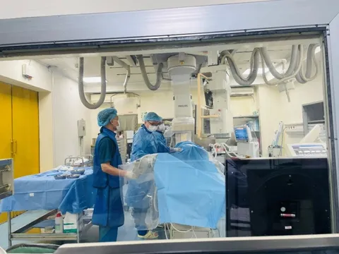 Tấm vé đoàn viên từ phòng hồi sức ngày cận Tết