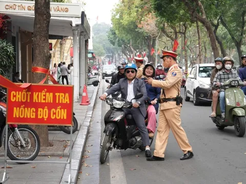 Chủ quan mùng 1 đầu năm, tài xế ăn sáng uống rượu “dính” phạt nồng độ cồn