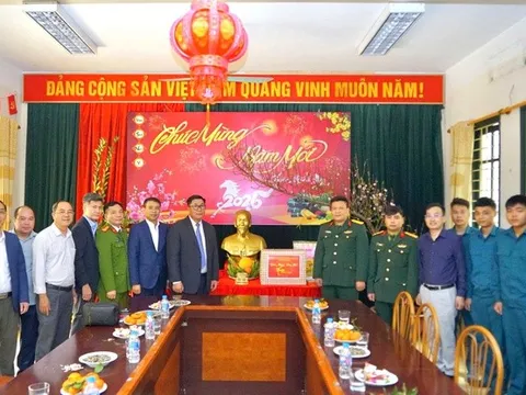 Lãnh đạo phường Từ Liêm thăm, động viên lực lượng trực Tết