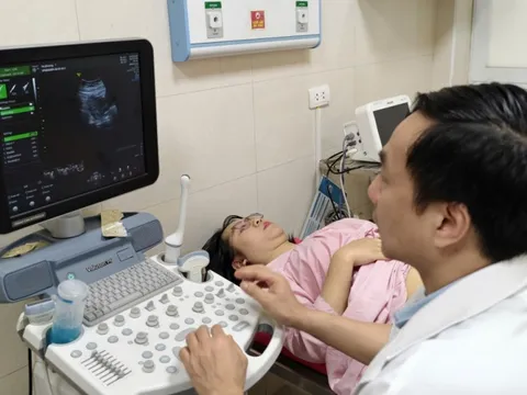 BV Phụ sản Hà Nội: Cấp cứu kịp thời trường hợp song thai trong và ngoài tử cung hiếm gặp