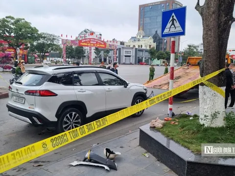 Hải Phòng: Ô tô đâm liên hoàn nhiều xe máy chờ đèn đỏ