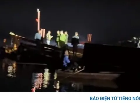 NÓNG: Lật tàu khách trên hồ Thác Bà (Lào Cai) khiến 6 người mất tích