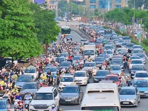 Thủ tướng: Không để xảy ra ùn tắc kéo dài trên các tuyến đường vào trung tâm Hà Nội và TPHCM