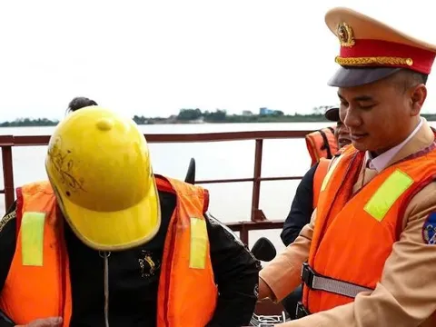 Cảnh sát đường thủy Hà Nội chủ động bảo đảm giao thông sau Tết Nguyên đán