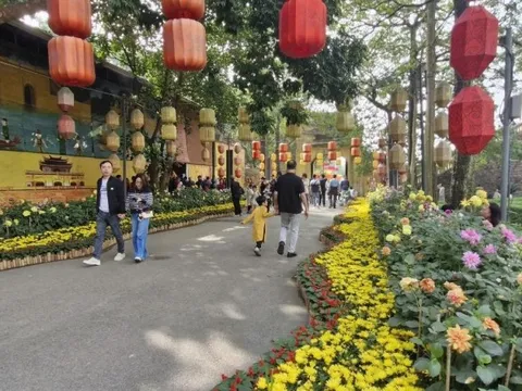 Hoàng Thành Thăng Long tiếp tục hút khách du xuân