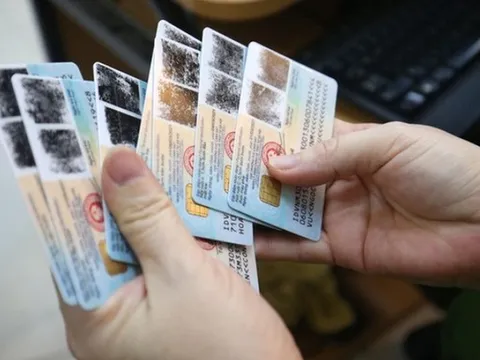 Cảnh giác chiêu trò chụp ảnh căn cước để nhận tiền, quà tặng