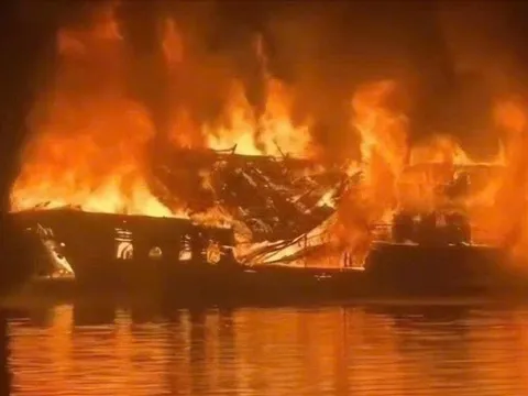 Làm rõ nguyên nhân tàu du lịch chở 41 người bốc cháy trên Vịnh Hạ Long