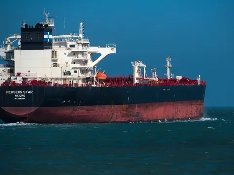 Dầu thô Mỹ tăng hơn 8%, vượt 72 USD/thùng