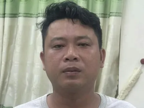 Bắt khẩn cấp người đàn ông kẹp cổ, đánh tài xế taxi công nghệ