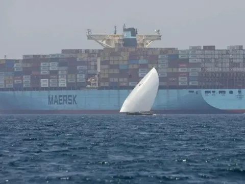 Thế bế tắc tại eo biển Hormuz siết chặt vận tải biển toàn cầu