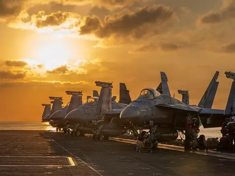 Mỹ đánh chìm tàu chiến Iran, NATO bắn hạ tên lửa từ Iran nhằm vào Thổ Nhĩ Kỳ