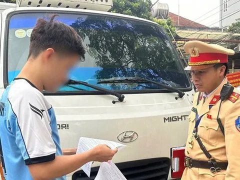 Xử lý tài xế sử dụng giấy chấp thuận vào phố giả, mua qua mạng