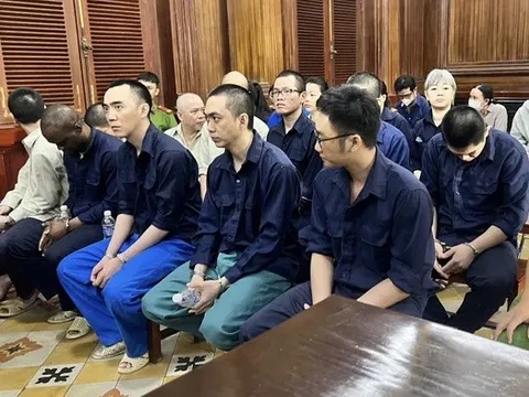 Chị em, vợ chồng tham gia rửa tiền, vận chuyển trái phép số tiền cực lớn xuyên quốc gia