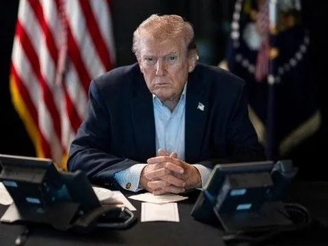 Ông Donald Trump gặp lãnh đạo các hãng sản xuất vũ khí nhằm thúc đẩy sản xuất