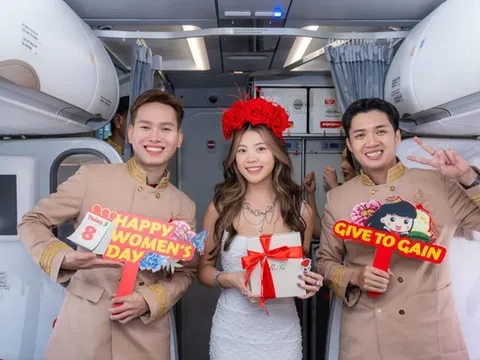 Bay cùng Vietjet ngày 8/3: Khoang máy bay rộn ràng với hoa hồng, quà tặng và mini game trúng 1 chỉ vàng