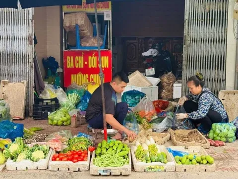 Giá các mặt hàng "té nước theo mưa", chuyên gia cảnh báo