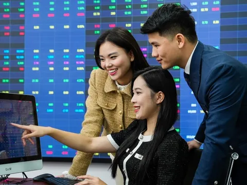 VN-Index hồi phục nhưng rủi ro trung hạn vẫn hiện hữu, khuyến nghị nhà đầu tư thận trọng