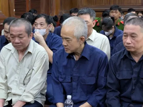 Lý do hoãn phiên xử vụ cấp khống 16.000 giấy phép lái xe