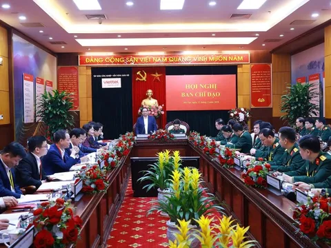 Thủ tướng chủ trì cuộc làm việc về phát triển công nghiệp quốc phòng