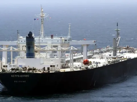 Mỹ cho phép tạm thời mua dầu Nga đang trên biển