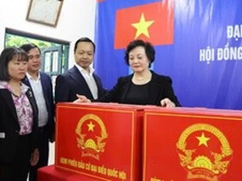 Phó Thủ tướng Phạm Thị Thanh Trà kiểm tra công tác chuẩn bị bầu cử tại Điện Biên