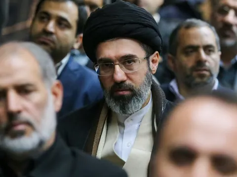 Tân lãnh đạo tối cao Iran tuyên bố tiếp tục kiểm soát eo Hormuz