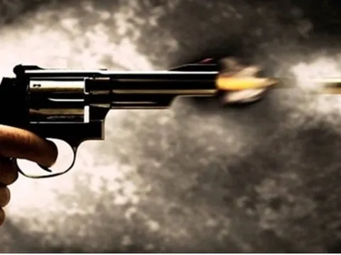 Nổ súng trong khách sạn, 3 người tháo chạy, phát hiện số tiền lớn và tang vật nghi ma túy