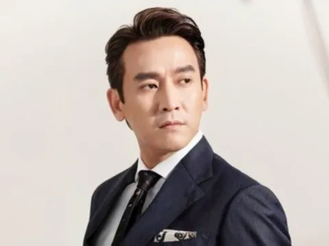 "Ông chú" nổi tiếng showbiz lên tiếng về hình ảnh nhập viện cấp cứu