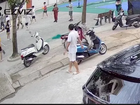 Khoảnh khắc sinh tử: Bác sĩ bế con đi dạo, kịp thời cứu người đàn ông đột quỵ