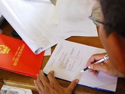 Khởi tố đối tượng lừa đảo làm sổ đỏ, chiếm đoạt tài sản