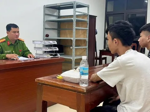 Trốn nã từ Campuchia trở về, 2 đối tượng chém người gây thương tích bị công an tóm gọn