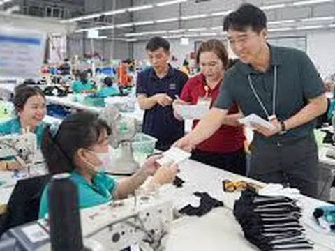 Một doanh nghiệp hỗ trợ đặc biệt cho công nhân khi giá xăng tăng