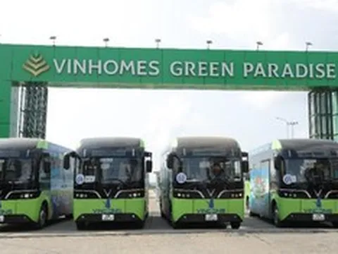 Phúc lợi thiết thực tại VinCons: Công nhân được đưa đón bằng xe buýt điện