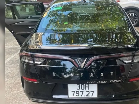 Công an Tp.Hà Nội tìm người giao dịch xe ô tô biển số 30H-797.27