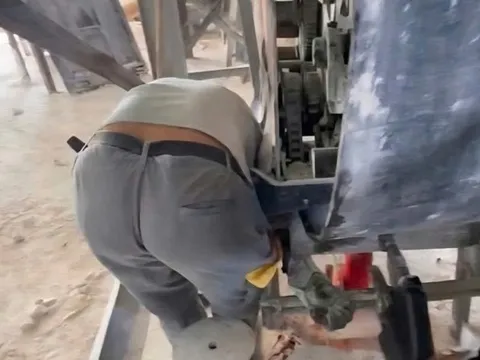 Giải cứu công nhân kẹt trong máy nghiền đá: Tai nạn rùng mình và lời cảnh báo đắt giá