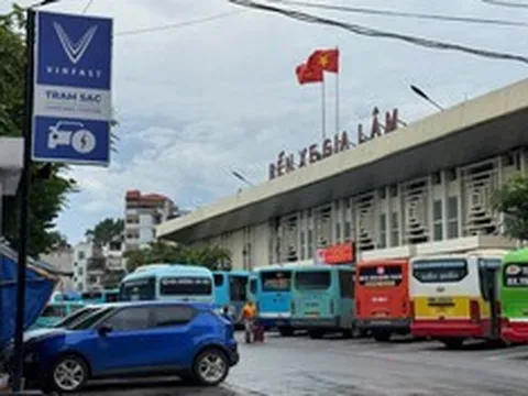 Mô hình trạm sạc tích hợp tại bến xe tạo thuận lợi cho tài xế dịch vụ