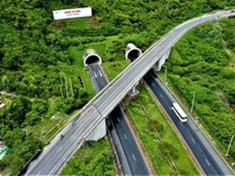 Khắc phục hư hỏng trên cao tốc Vân Phong - Nha Trang trước ngày 30/3