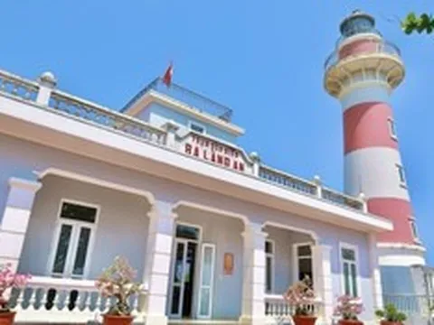 Ngọn hải đăng mang tên lạ bất ngờ trở thành điểm "săn view" hút khách