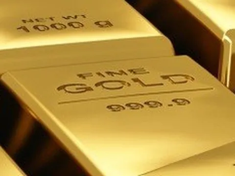 Giá vàng chiều nay (26/3): Giá vàng SJC và vàng nhẫn đảo chiều liên tục, người dân xếp hàng bán số lượng lớn