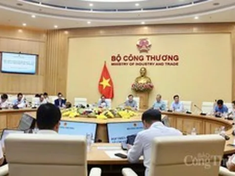 Quyết tâm triển khai sớm lộ trình chuyển đổi sang xăng E10