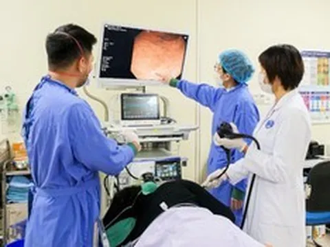 Máy nội soi phóng đại hình ảnh 150 lần giúp điều trị và phát hiện ung thư sớm đi vào hoạt động