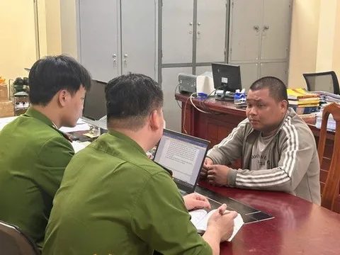 Bắt đối tượng dùng giấy chứng nhận quyền sử dụng đất giả để lừa đảo