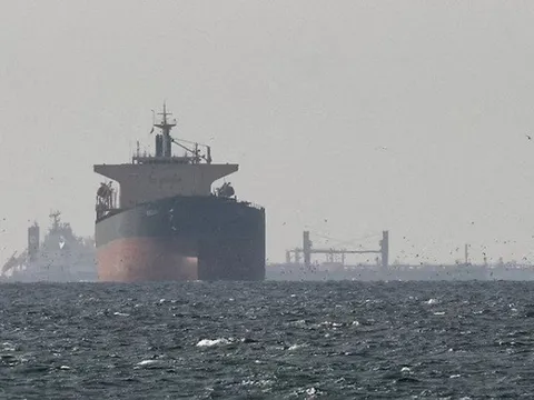 Giá dầu giảm khi Tổng thống Donald Trump nói Iran cho 10 tàu chở dầu đi qua eo biển Hormuz