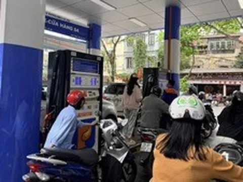 Thuế, hải quan triển khai việc hạ thuế xăng dầu