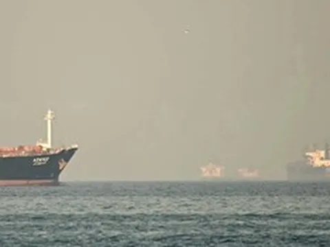 Tắc nghẽn ở eo biển Hormuz tác động đến tận Đông Âu