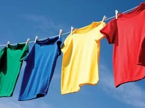 Vì sao người xưa nhắc con cháu không phơi quần áo qua đêm?