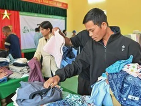 3000 quần áo RE.UNIQLO đến với người dân xã vùng cao miền Trung