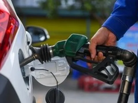 Đề xuất miễn thuế xăng, dầu, nhiên liệu bay đến 30/6/2026