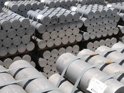 Rủi ro địa chính trị phủ bóng lên chuỗi cung ứng nhôm toàn cầu