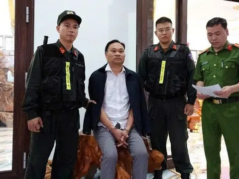 Vụ triệt phá nhóm "xã hội đen" núp bóng doanh nghiệp: Khởi tố nhiều cán bộ